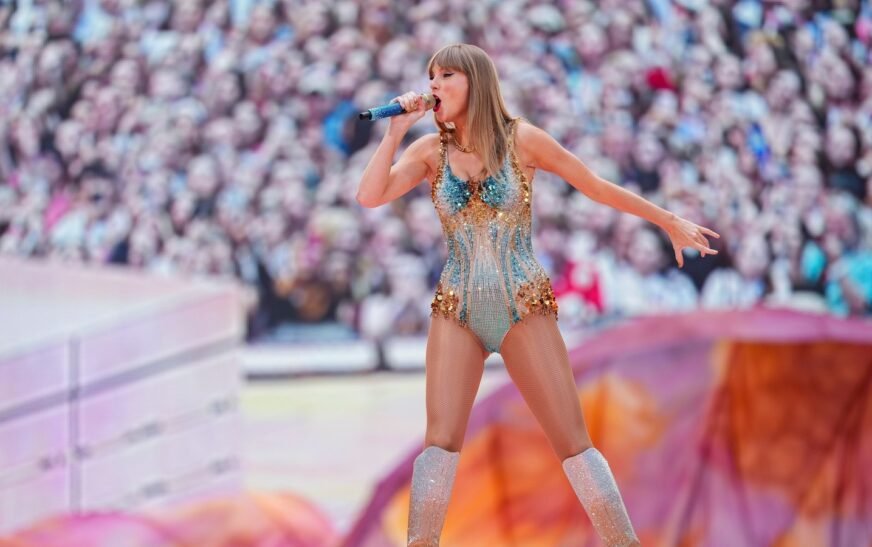 Taylor Swift suffers major stage malfunction during New Orleans show; netizens react as she handles it like a ‘real pro’