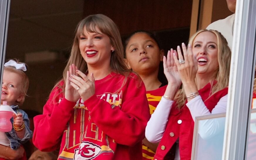 Taylor Swift, Brittany Mahomes give heartwarming reaction to Jason and Kylie Kelce’s adorable baby announcement