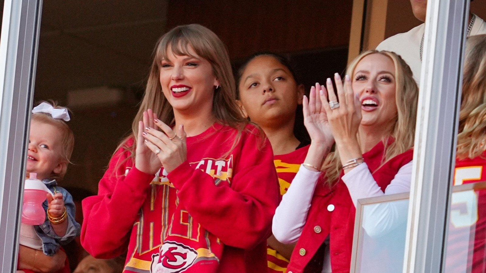 Taylor Swift, Brittany Mahomes give heartwarming reaction to Jason and Kylie Kelce’s adorable baby announcement