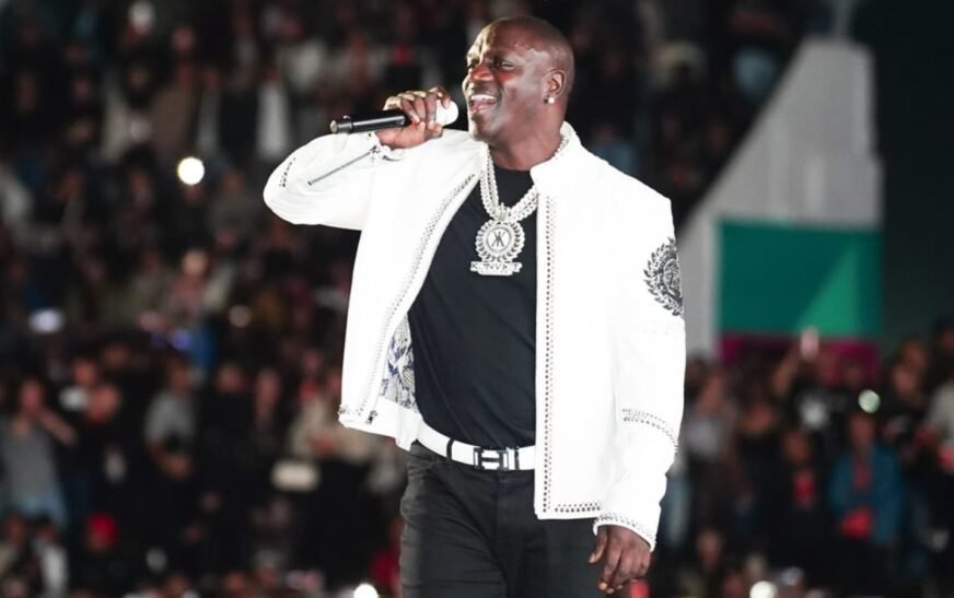 Akon performs Chammak Challo in Shillong, fans can’t keep calm. Watch