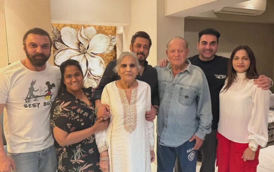 Sohail Khan shares perfect family portrait with Salim Khan, Salman Khan, Arbaaz Khan; mom Salma makes rare appearance | Bollywood