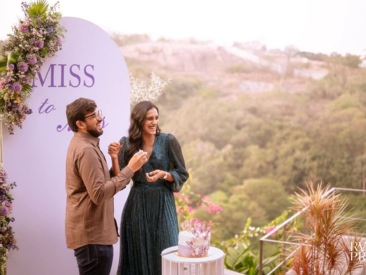 See pictures of PV Sindhu getting married in Udaipur, reception in Hyderabad today | राजस्थान में PV सिंधु की शादी की PHOTOS: उदयपुर में समारोह के बाद आज हैदराबाद में रिसेप्शन; एयरपोर्ट का वीडियो आया – Udaipur News