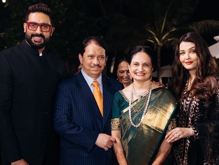 Aishwarya-Abhishek put an end to the news of divorce after attending a wedding together | ऐश्वर्या-अभिषेक ने लगाया तलाक की खबरों पर विराम: श्वेता पाई की स्टार स्टड शादी में साथ शामिल हुए, साथ क्लिक करवाई फैमिली फोटो