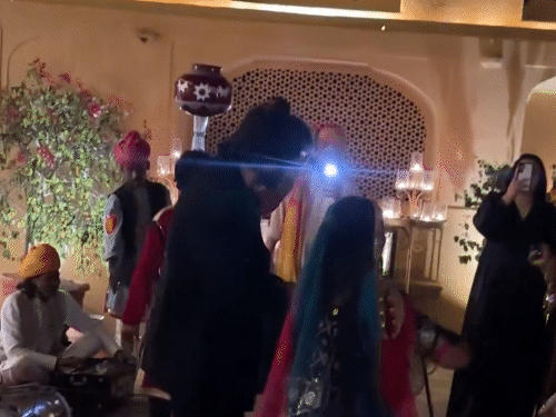 Actor Kartik Aaryan seen doing Ghoomar dance in Jaipur | जयपुर में कार्तिक आर्यन ने किया घूमर, गाना भी गाया: भूल-भुलैया फेम एक्टर ने दोस्तों के साथ जमकर मस्ती की, शादी में भी शामिल हुए – Jaipur News