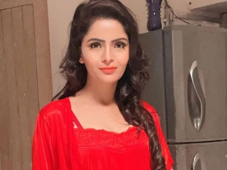Actress Gehna Vashisht questioned in adult content case | पोर्न कंटेंट केस में एक्ट्रेस गहना वशिष्ठ से पूछताछ: ED ने 7 घंटे बिठाए रखा, फिर घर जाने दिया; राज कुंद्रा को पहले ही समन