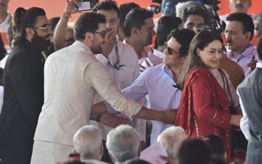 Ranbir Kapoor, Ranveer Singh steal spotlight in formal best at Maharashtra CM oath ceremony. See pic | Bollywood