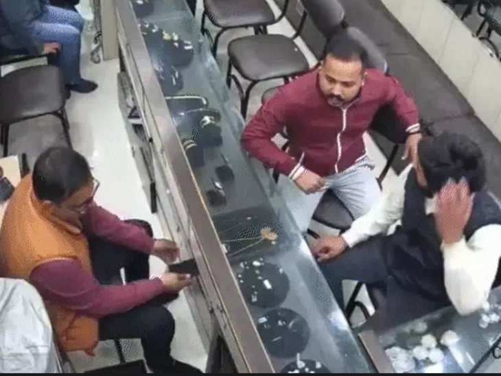 Meerut Kidnapper, Family, Sunil Pal, Police, Kidnappers, Radhe Shyam Jewellers, Akash Ganga Jewellers, Mumbai Delhi, mushtaq khan kidnapping case, sunil pal kidnapping case, Lavi Pal is trying to surrender by dodging the police | लवी पाल ने हाईकोर्ट में डाली अग्रिम जमानत की अर्जी: कॉमेडियन सुनील पाल और एक्टर मुश्ताक खान के किडनैप का मास्टर माइंड दे रहा पुलिस को चुनौती – Meerut News