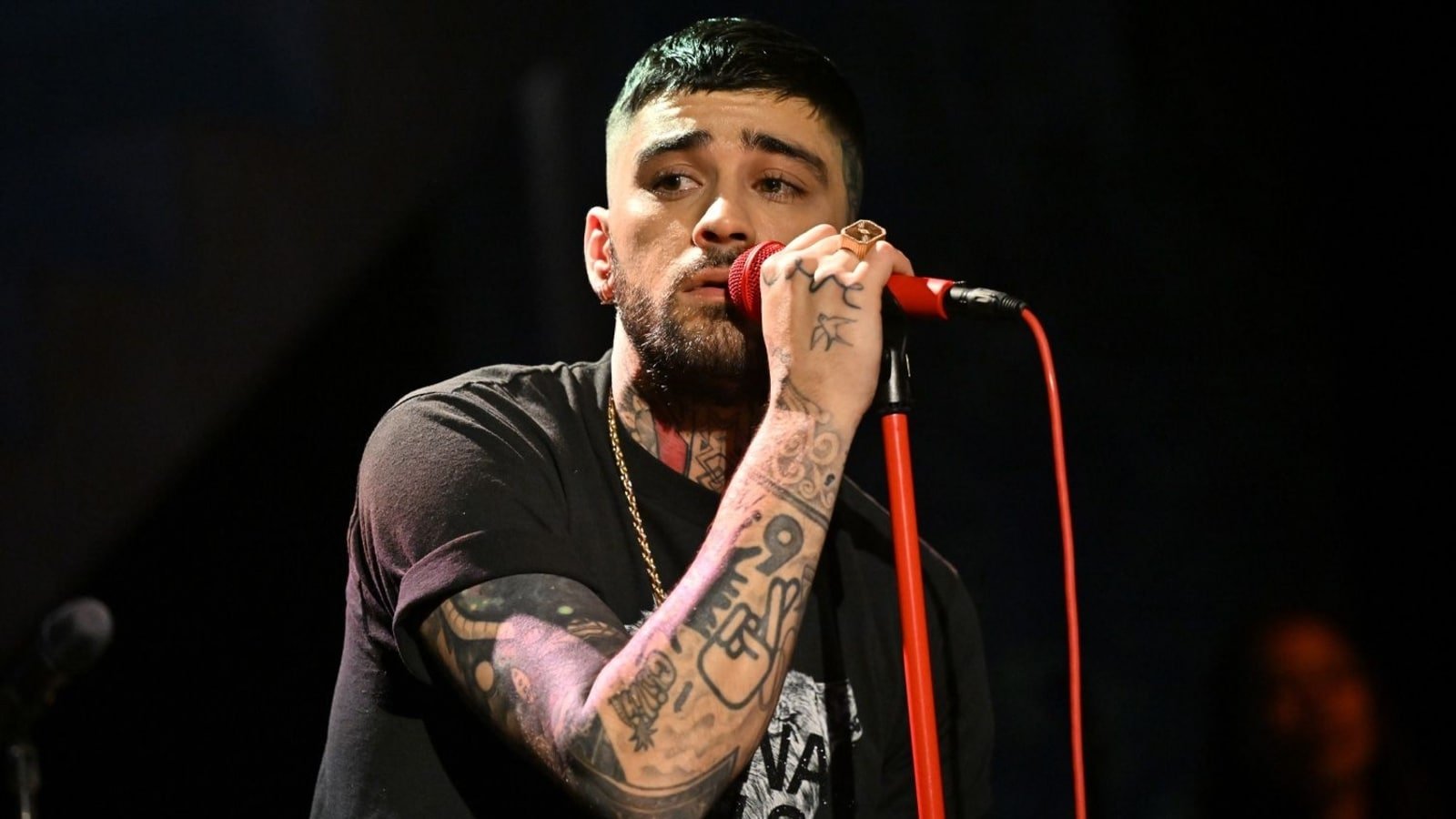 Zayn Malik cancels show last minute, says his ‘voice just isn’t there’, fans pray for the British singer’s well-being