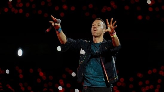 Coldplay’s Chris Martin performs with a young fan on stage during Mumbai show, floors internet with his gesture. Watch