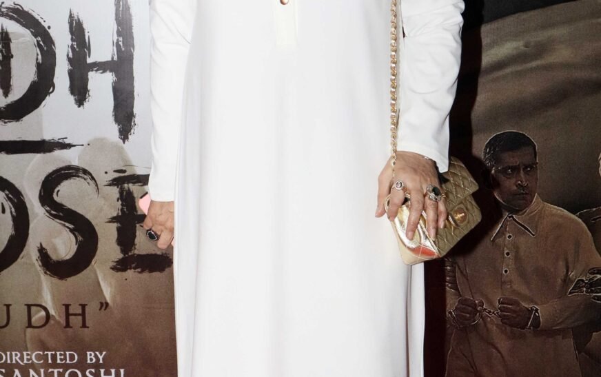 Poonam Dhillon ‘shaken’ after theft at her Khar home: One does feel scared