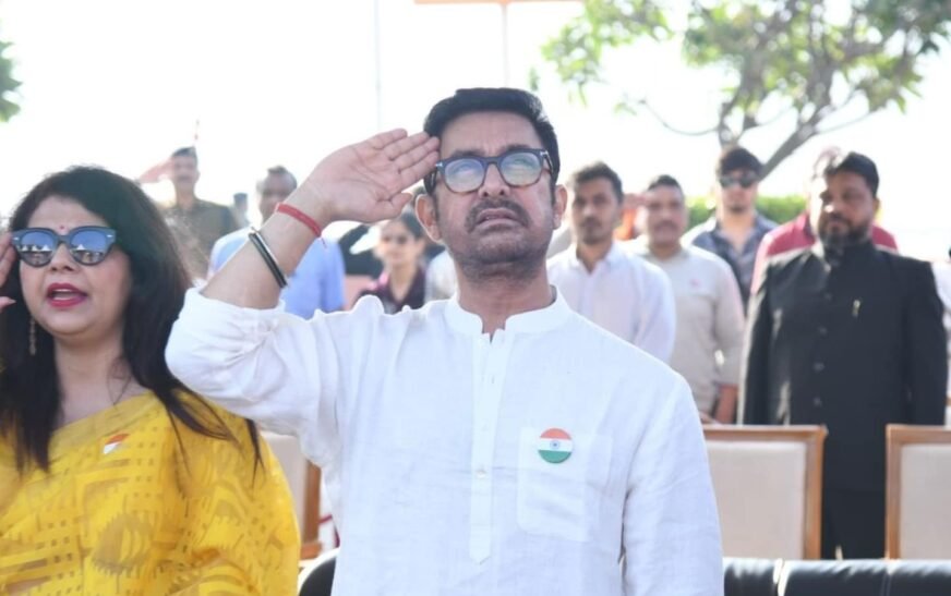 Aamir Khan attends Republic Day celebrations at Gujarat, salutes Sardar Vallabhbhai Patel. Watch | Bollywood