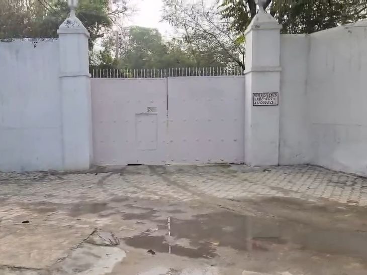 Gurugram Saif Ali Khan Attack Pataudi House Security increased | गुरुग्राम में पटौदी हाउस की बढ़ाई सुरक्षा: मुंबई में सैफ अली खान पर हमला, बाहरी लोगों की आवाजाही पर प्रतिबंध – Sohna News