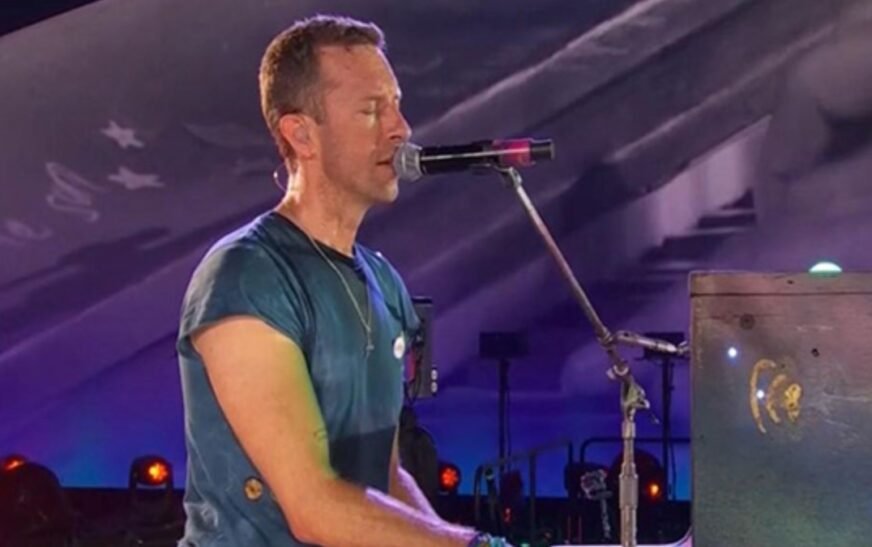 Chris Martin celebrates Republic Day, sings ‘Vande Mataram’ at Coldplay’s Ahmedabad concert