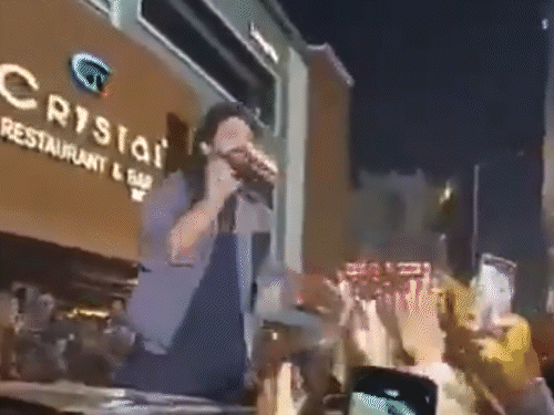 Allu Arjun gets big relief in Sandhya theatre stampede case | संध्या थिएटर भगदड़ मामले में अल्लू अर्जुन को बड़ी राहत: विदेश यात्रा की अनुमति मिली, हर हफ्ते पुलिस स्टेशन में हाजिरी लगाने पर भी छूट मिली