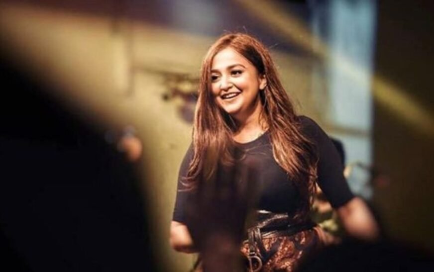 Monali Thakur refutes reports of her hospitalisation, says ‘I am not dealing with any breathing issues’ – India TV