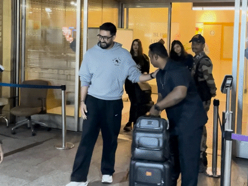 Abhishek celebrated New Year with Aishwarya and daughter Aaradhya | अभिषेक ने ऐश्वर्या, बेटी आराध्या के साथ मनाया न्यू ईयर: तलाक की खबरें आने के बाद पहली बार एयरपोर्ट पर साथ दिखे, बेटी का दिखा मस्तीभरा अंदाज