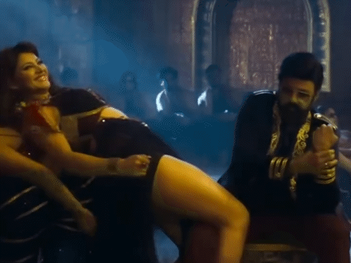 Fans got angry after watching Urvashi Rautela’s new song | ऊर्वशी रौतेला का नया गाना देख भड़के फैंस: कहा- कोरियोग्राफी अश्लील और घटिया, साउथ की डाकू महाराज के गाने में नंदमुरी बालाकृष्णा के साथ नजर आईं