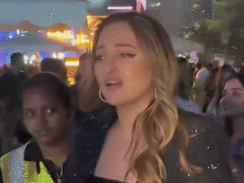 sonakshi sinha got angry at paparazzi for constantly following her and taking pictures | पैपराजी पर फूटा सोनाक्षी सिन्हा का गुस्सा: लगातार फोटोज क्लिक करने से हुईं इरिटेट, बोलीं- बस हो गया, अब जाओ यहां से